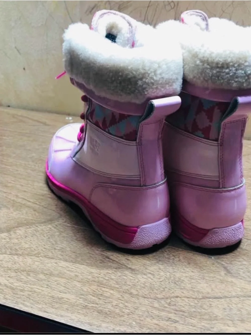 UGG Kids Pink and Hot Pink Snow Boots with Geometric Panel Sz 4